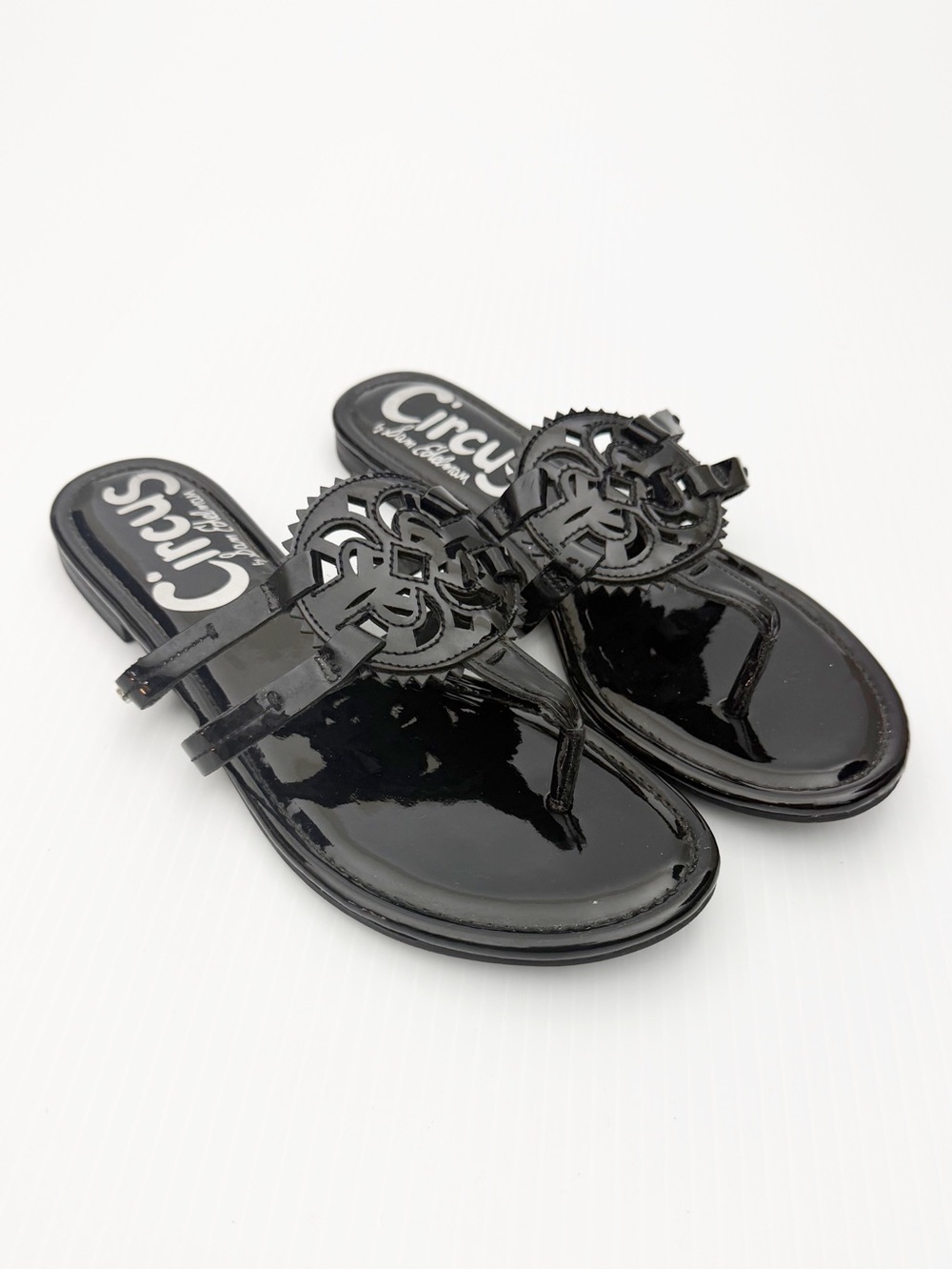 Sam Edelman Circus Canyon Thong Medallion Black Flat Sandals Shoes